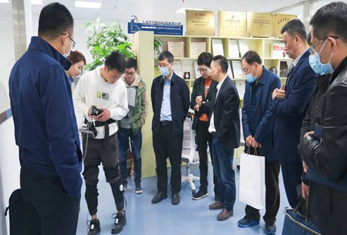 El equipo de investigación del Centro Nacional de Investigación de Ayudas Téc...